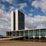 Edifício institucional em Brasília relacionado à fiscalização e ao orçamento de políticas públicas federais