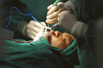 Turismo de cirurgia plástica é alvo de estudo após mortes de pacientes na Turquia