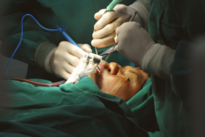 Turismo de cirurgia plástica é alvo de estudo após mortes de pacientes na Turquia